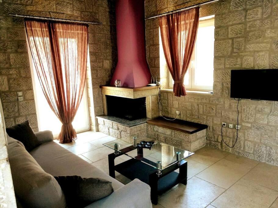 *orizontas*/5' From Town-sea/mountain View Apartment Frinion